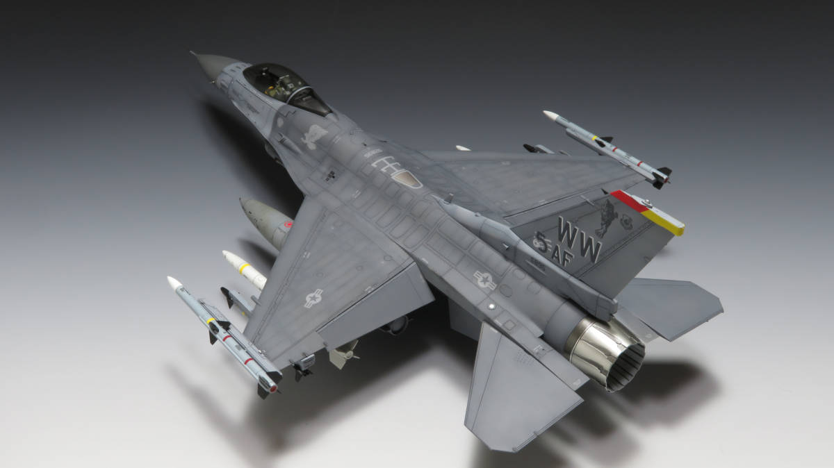 タミヤ 1/48 F-16CJ ファイティングファルコン 完成品 【公式通販】