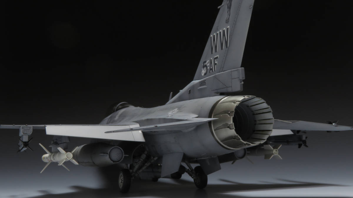 タミヤ 1/48 F-16CJ ファイティングファルコン 完成品 【公式通販】