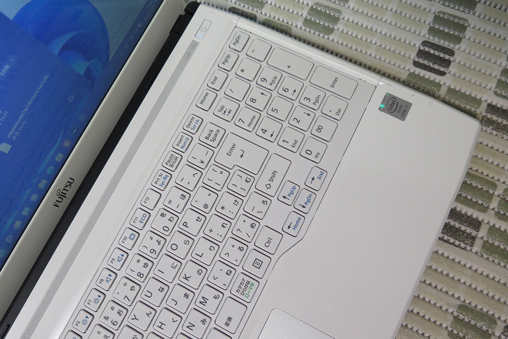 最上級】Core i7／SSD500GB／8GB／Blu-ray／ノートPC白 Windows11