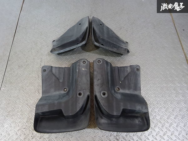 ただのひと品です トヨタ 純正 200系 ハイエース ノーマル マッドガード 泥除け 1台分