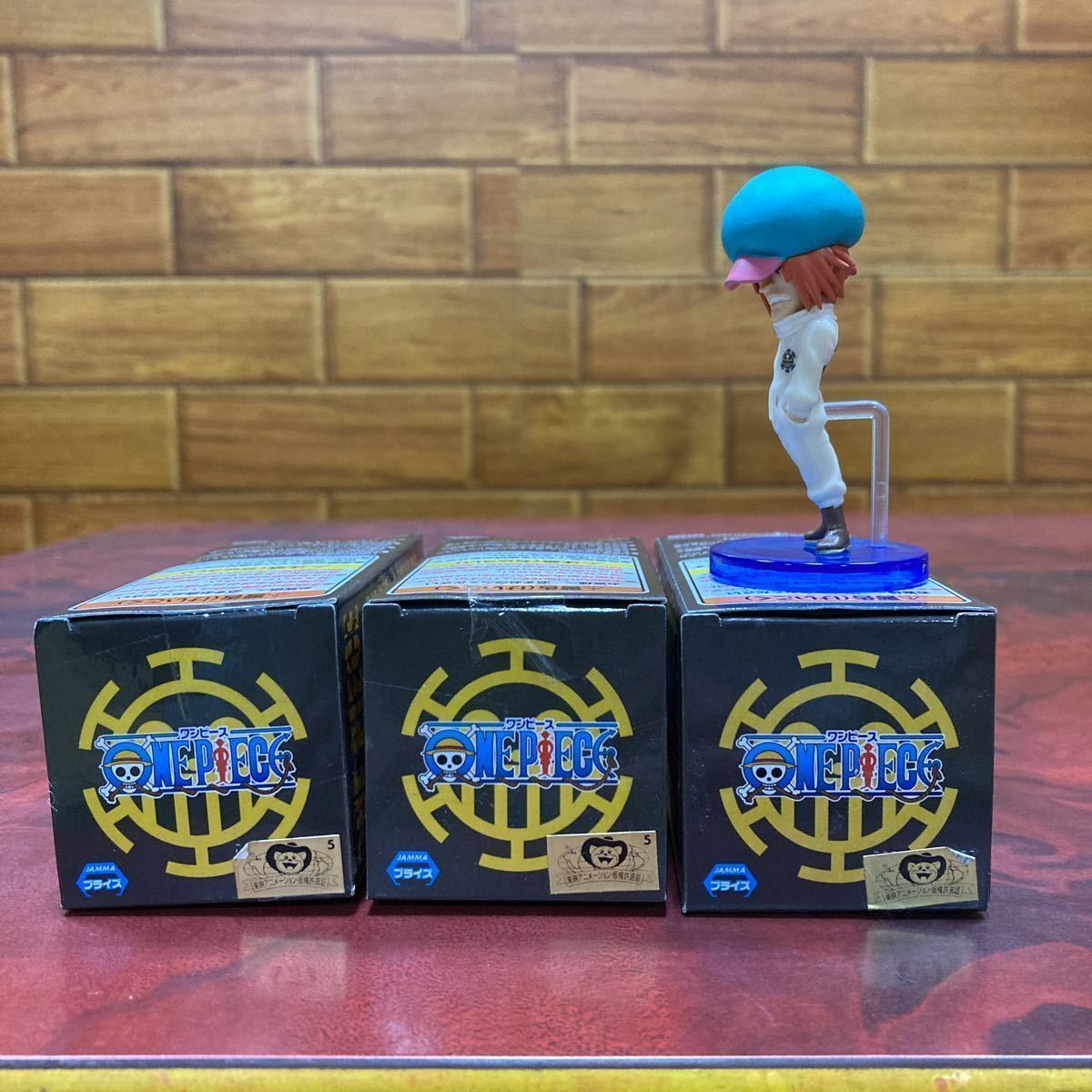 ワンピースフィギュア ワールドコレクタブル HISTORY OF LAW より3種  