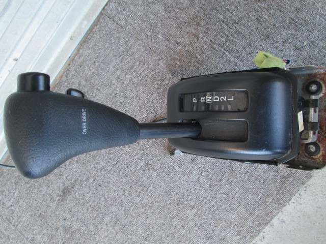 At シフトレバー ジムニー Jb23w タイプl H12年 3型 ワイヤー オートマ オートマチック 4速 シフトレバー 売買されたオークション情報 Yahooの商品情報をアーカイブ公開 オークファン Aucfan Com