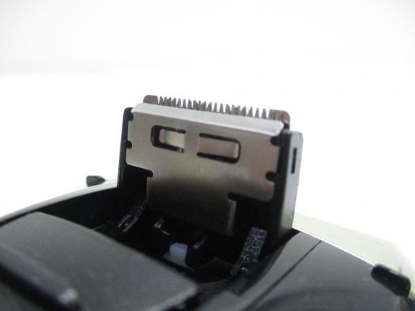 ■ 展示品 2020年製 本体のみ マクセルイズミ 往復式シェーバーソリッドシリーズ 5枚刃モデル IZF-V570 1121-7A @60 ■_5