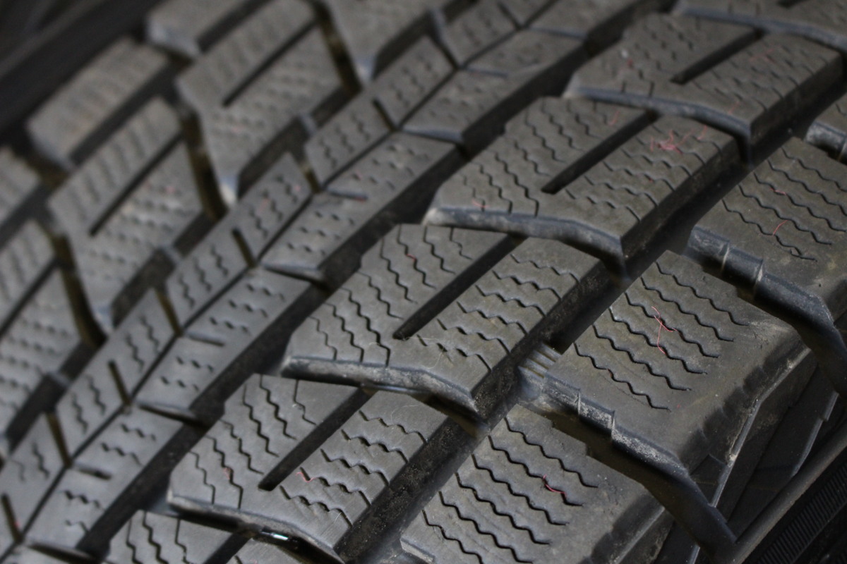 215/60R17 9分山良品 4本 DUNLOP WINTERMAXX SJ8 2018年製 エスティマ 