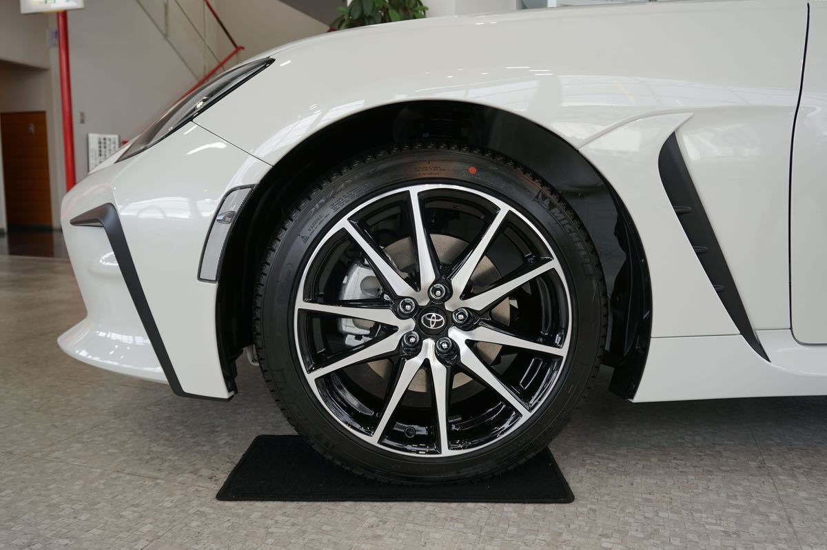 GR86 新車外し 215/45R17 MICHELIN ミシュラン プライマシーHP 超 