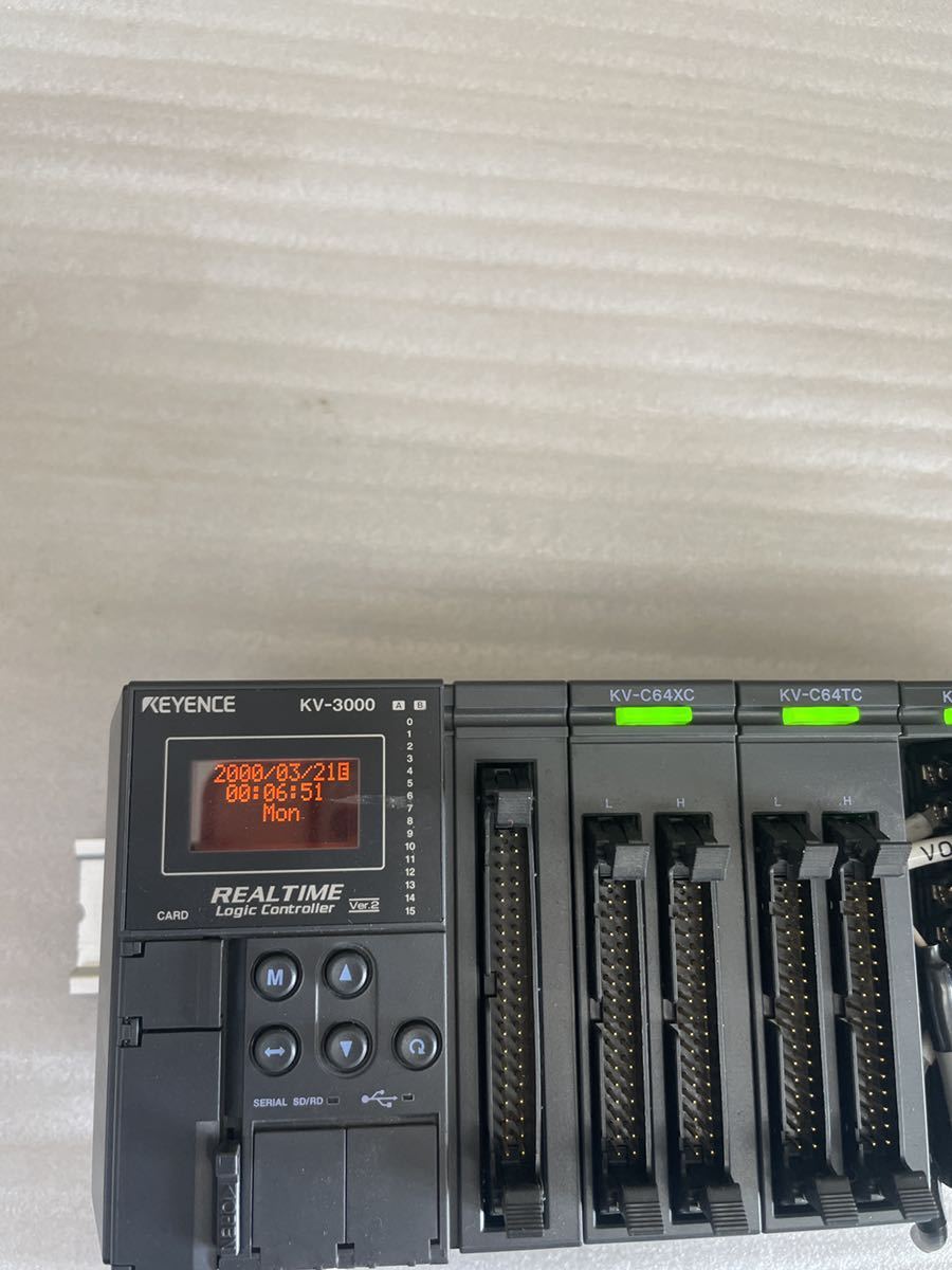 P箱A）KEYENCE KV-3000 C64XC C64TC DA40V L20V 通電のみ、その他