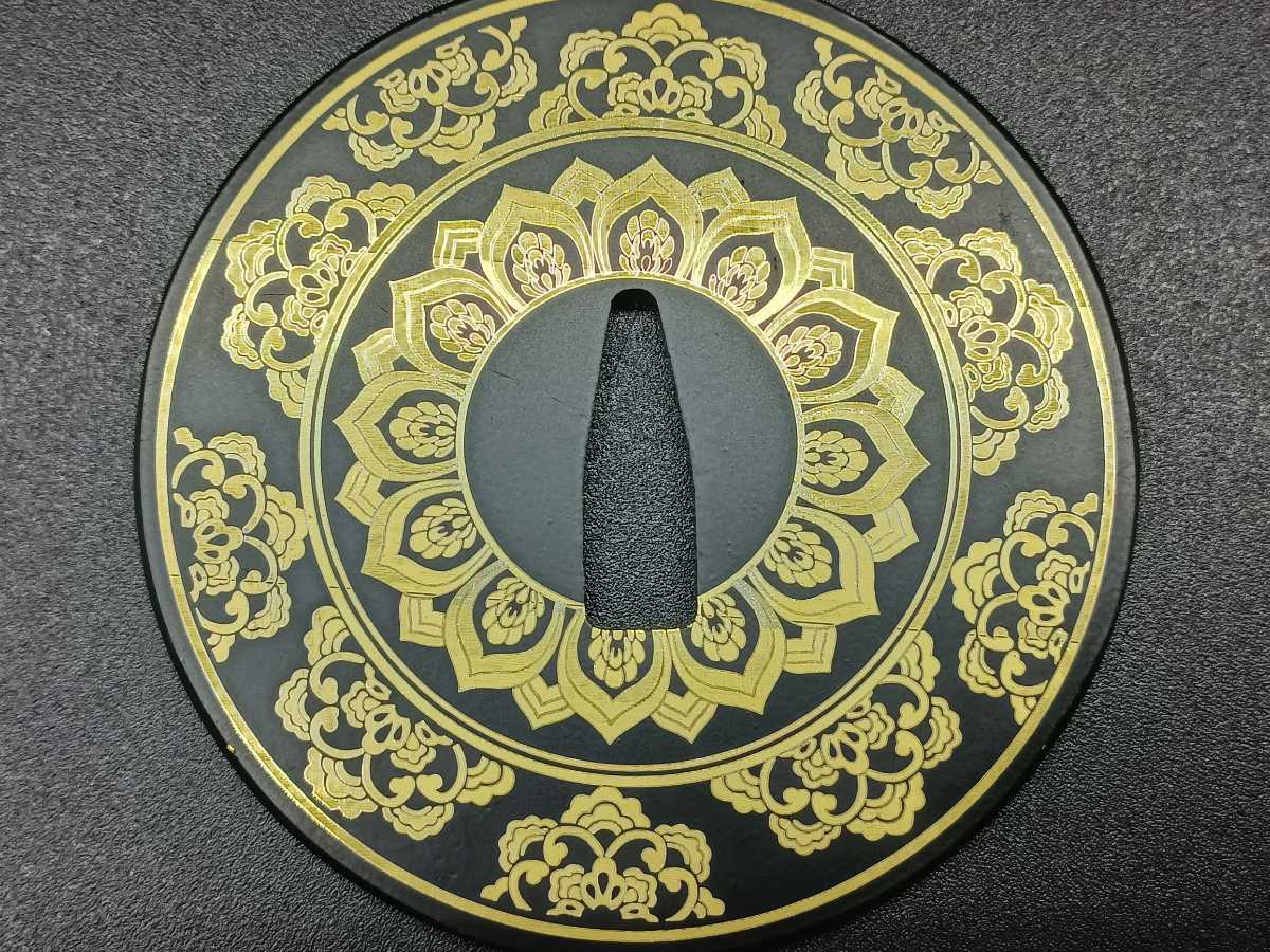 鍔 日本刀装具 合金製 金工 細工 つば 刀鍔 居合 唐草図 黒色 新物刀装具 | 鍔（Tsuba）の商品一覧 日本刀・刀剣総合専門店『儀平屋』 獅子唐草図 鍔の種類（時代・地域・意匠）／ホームメイト