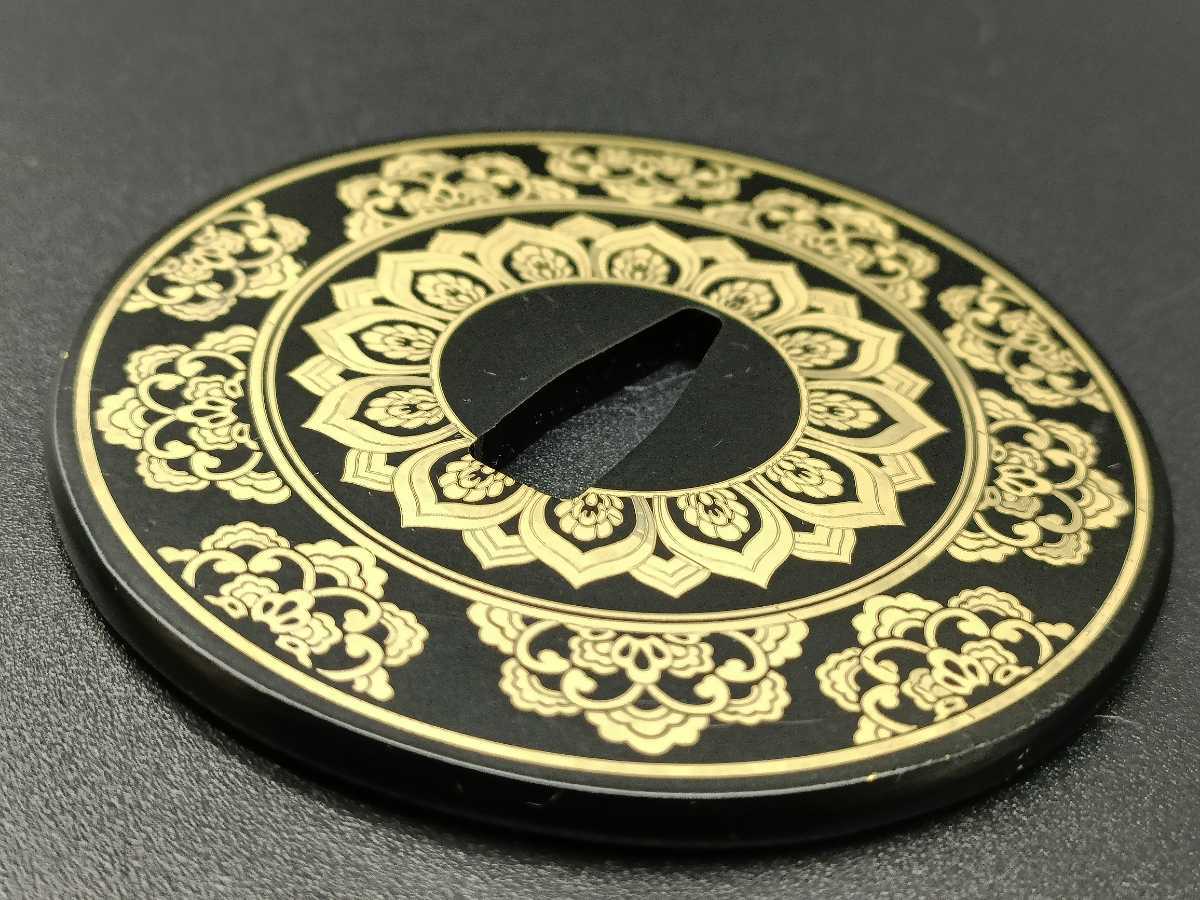 鍔 日本刀装具 合金製 金工 細工 つば 刀鍔 居合 唐草図 黒色 新物刀装具 | 鍔（Tsuba）の商品一覧 日本刀・刀剣総合専門店『儀平屋』 獅子唐草図 鍔の種類（時代・地域・意匠）／ホームメイト