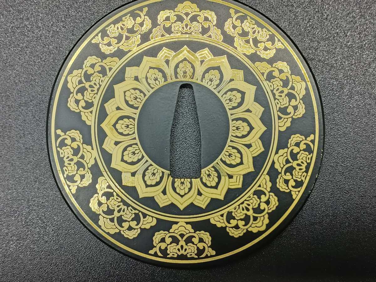 鍔 日本刀装具 合金製 金工 細工 つば 刀鍔 居合 唐草図 黒色 新物刀装具 | 鍔（Tsuba）の商品一覧 日本刀・刀剣総合専門店『儀平屋』 獅子唐草図 鍔の種類（時代・地域・意匠）／ホームメイト