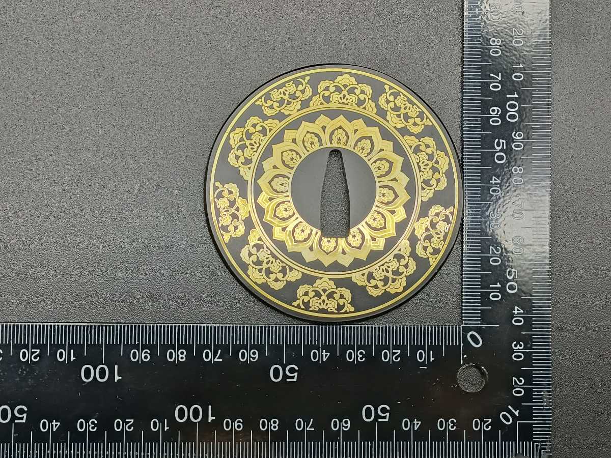 鍔 日本刀装具 合金製 金工 細工 つば 刀鍔 居合 唐草図 黒色 新物刀装具 | 鍔（Tsuba）の商品一覧 日本刀・刀剣総合専門店『儀平屋』 獅子唐草図 鍔の種類（時代・地域・意匠）／ホームメイト