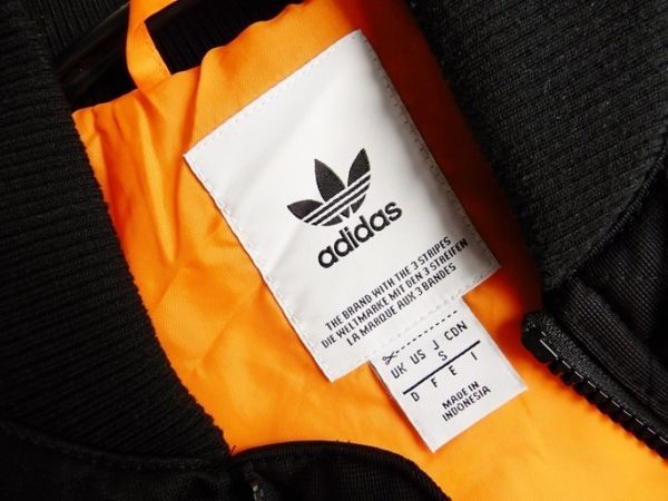 アディダス adidas 大人可愛い中綿入りトレフォイルロゴジップアップ 