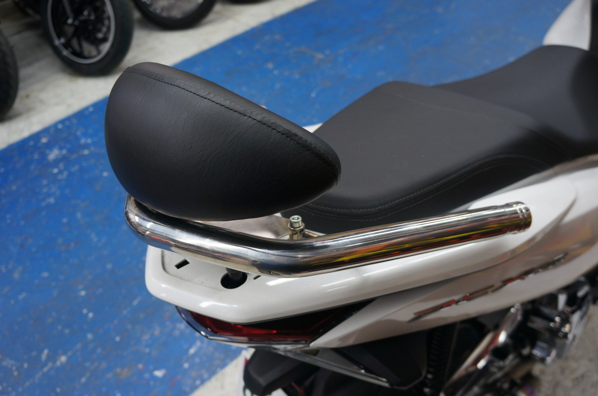 PCX PCX125 PCX150 バックレスト付 タンデムバー グラブバー 32φ JF28