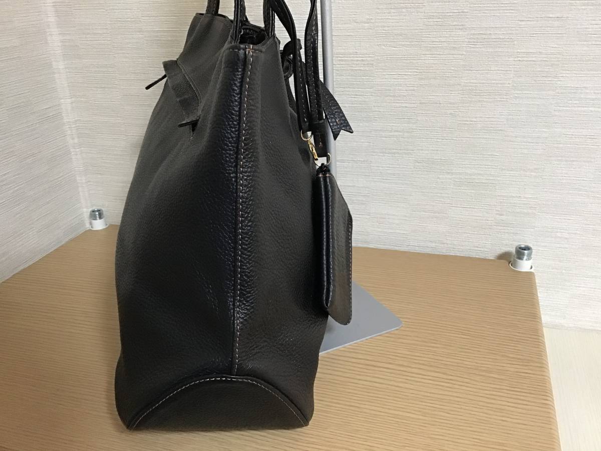 キタムラの本革製トートバッグ:取り外し可能L字ファスナーミニ財布付き：ブラック：美品 – バッグのキタムラK2公式サイト 牛革トートバッグ 黒 Kロゴ刺繍 ミニポーチ