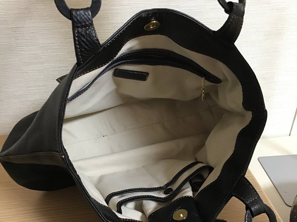 キタムラの本革製トートバッグ:取り外し可能L字ファスナーミニ財布付き：ブラック：美品 – バッグのキタムラK2公式サイト 牛革トートバッグ 黒 Kロゴ刺繍 ミニポーチ