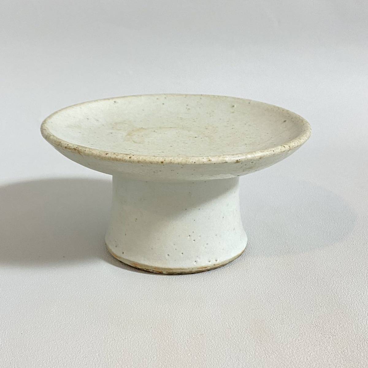 李朝 | 朝鮮古美術 朝鮮美術 重430g・李朝台皿・李 径14cm 白磁台皿