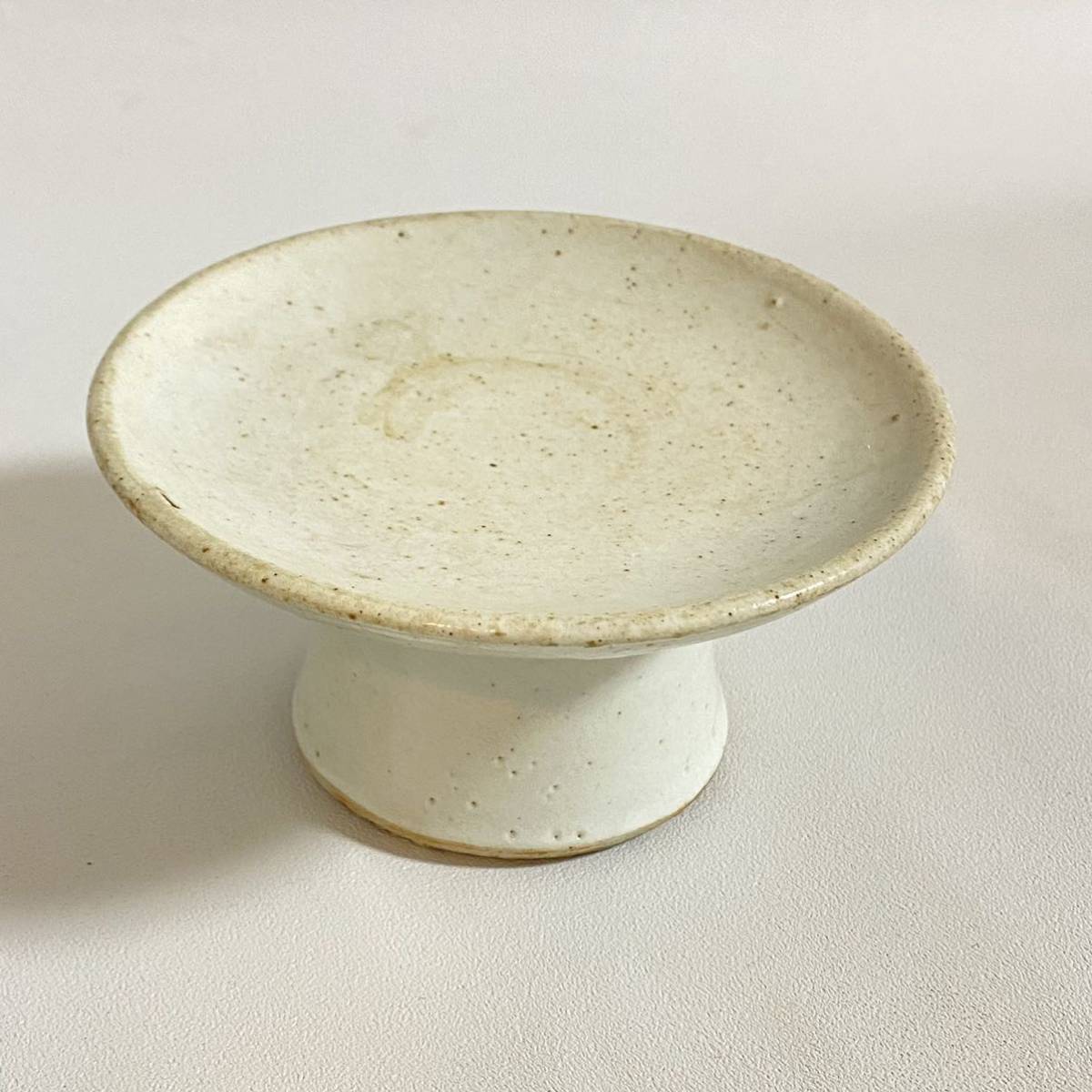 李朝 | 朝鮮古美術 朝鮮美術 重430g・李朝台皿・李 径14cm 白磁台皿