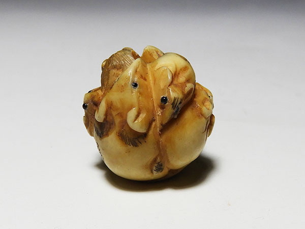 花】提げ物：緒締め玉鼠尽くし 美術品 提げ物 あかえびす堂 緒締め玉