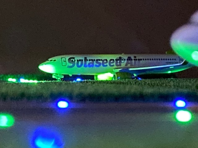 1/500 DeltaGroove 3機置ける 羽田空港風16L滑走路ジオラマケース