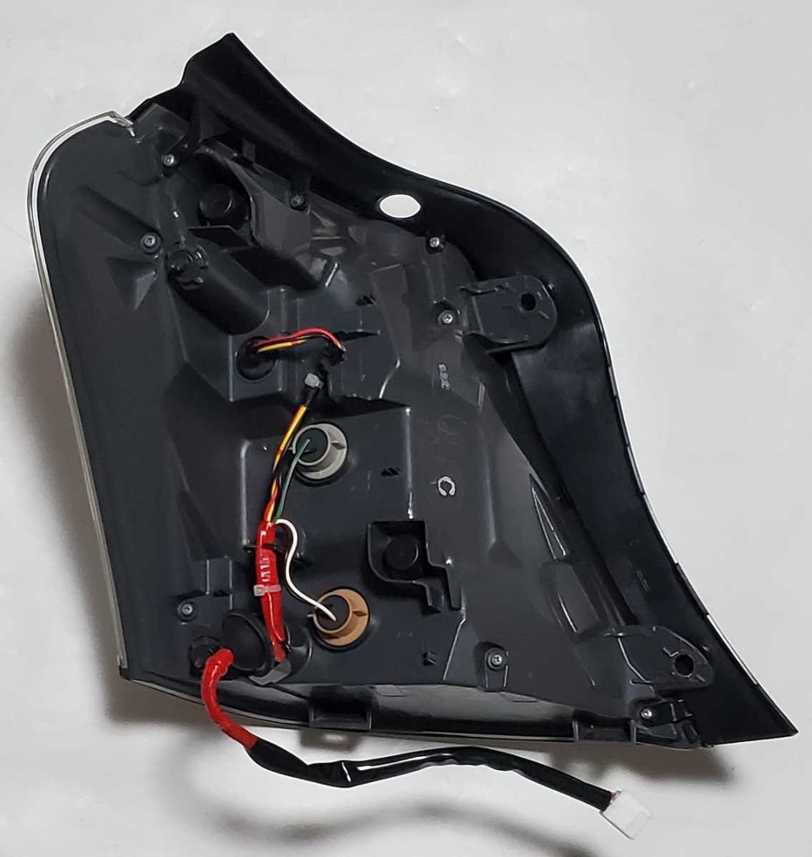 トヨタ SAI/サイ・AZK10 前期 テールランプ/テールライト 右 ASSY