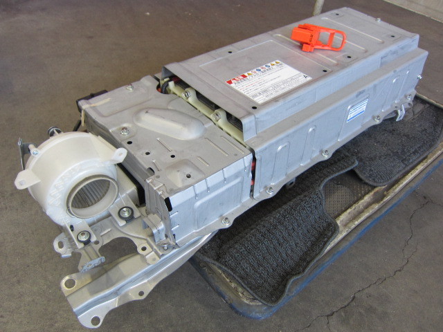 [U97+EH]【ジャンク・補修ベース等】ZVW41W プリウスアルファ 2ZR-FXE ハイブリッドバッテリー HVバッテリー [G9280-76010] | プリウスα ZVW41W 走行距離21万kmのリフレッシュプラン Best☆i プリウスα（トヨタ）の価格・スペック情報{平成26年4月