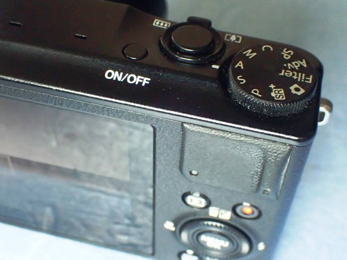 富士フイルム「 XQ1 」1200万画素2/3型CMOS、F1.8からの明るいレンズ