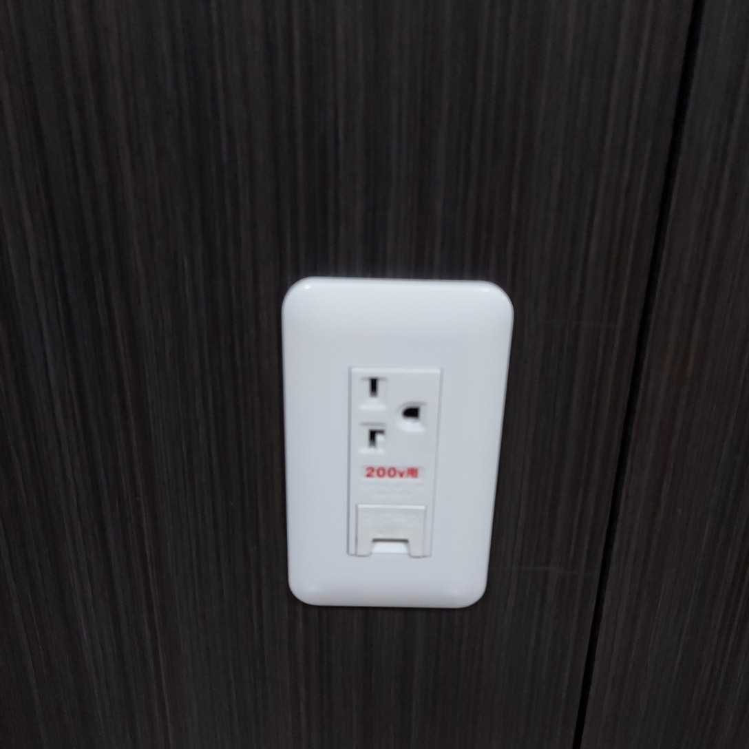 デロンギ最強200v2300w.H771423E.オイルヒーター動作確認済. デロンギオオイルヒーター。H771423E. 200V.2300W.作動確認済 ハイパワー ヒーター 電気ヒーター 暖房