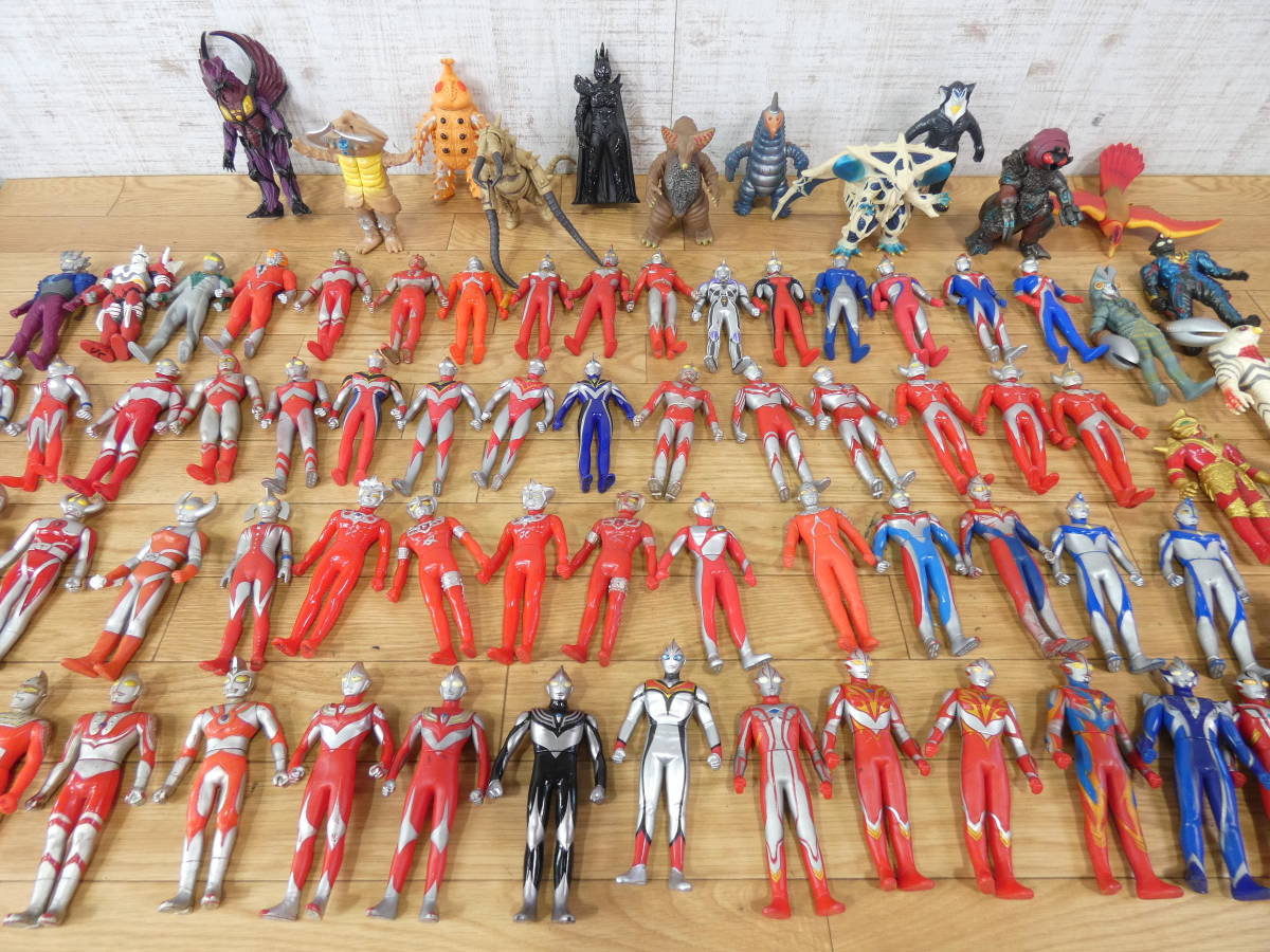 ジャンク ウルトラマンシリーズ ソフビ人形セット まとめて 約3kg ウルトラマン タロウ 父 母 コスモス メビウスなど 100 5528 その他 売買されたオークション情報 Yahooの商品情報をアーカイブ公開 オークファン Aucfan Com
