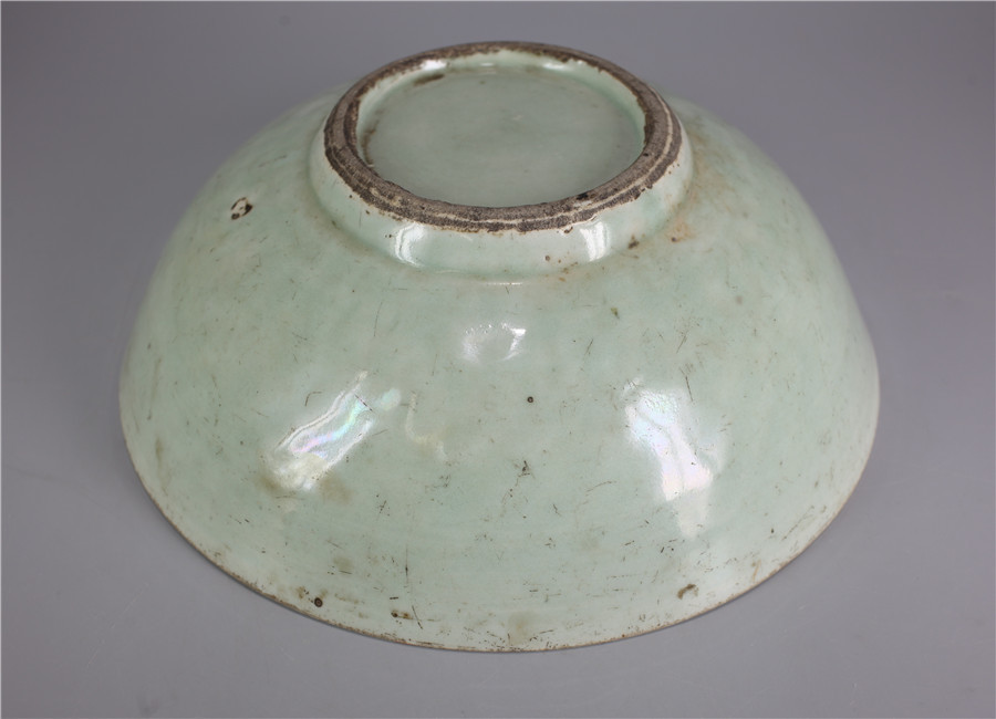 C6152 唐物 【明代青磁】 陰刻 花文 大鉢 径約30cm／箱付 時代