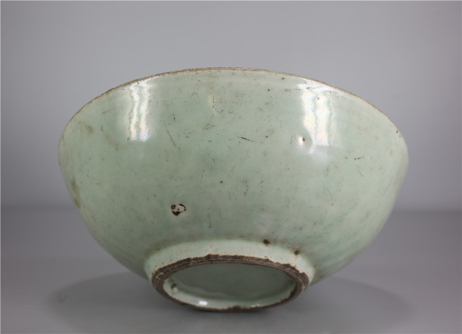 C6152 唐物 【明代青磁】 陰刻 花文 大鉢 径約30cm／箱付 時代