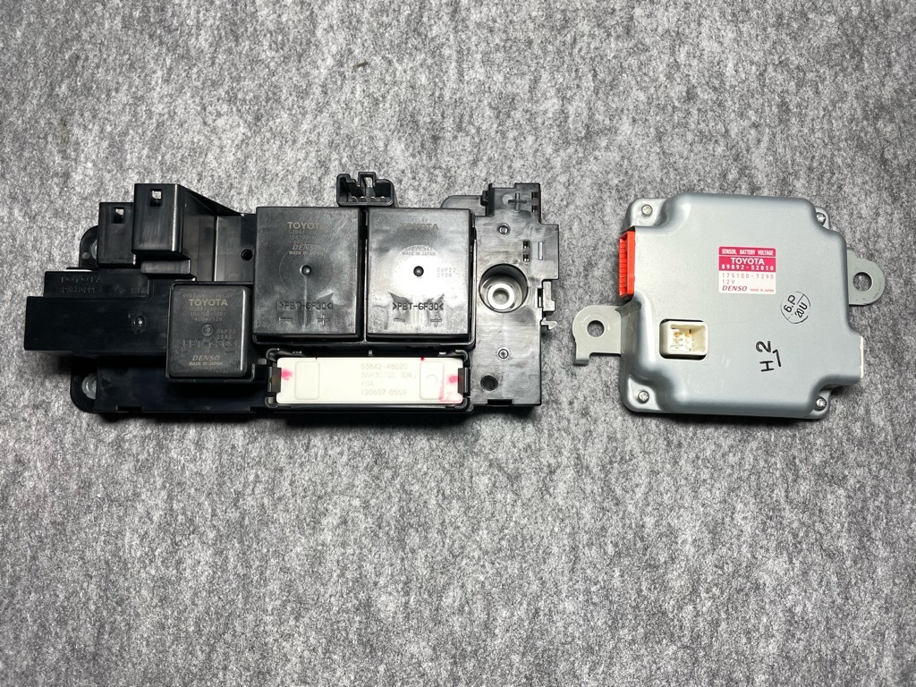 2589)送料無料! アクア NHP10 ボルテージセンサー リレーユニット付き