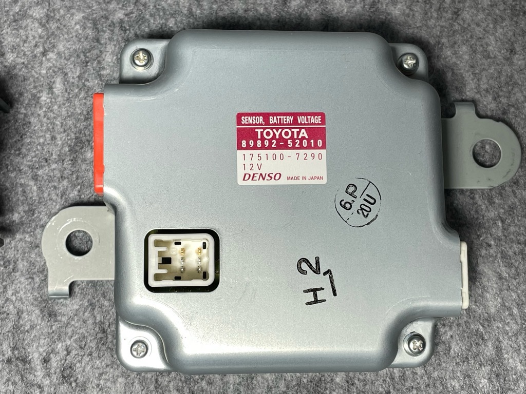 2589)送料無料! アクア NHP10 ボルテージセンサー リレーユニット付き