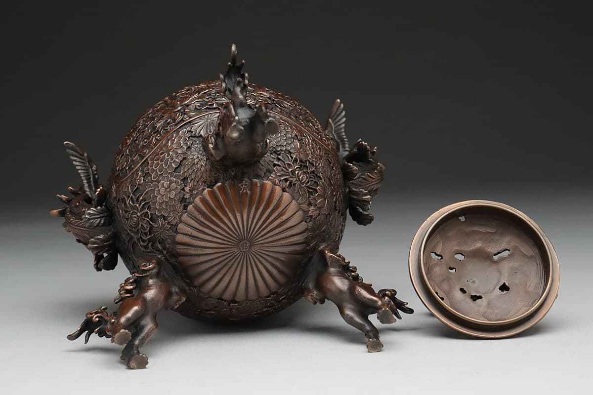 EA274 【金工家 村田宏 作】超絶精巧 蝋型鋳銅 鳳凰摘 菊牡丹彫文 双