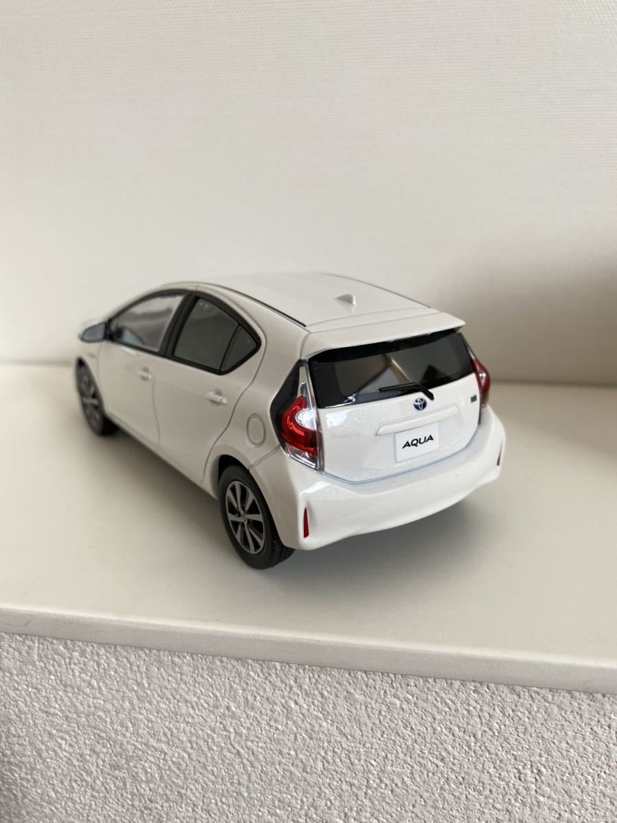 トヨタ　非売品　AQUA 6台セット ☆送料込み☆トヨタ アクア ミニカー 1/30 全色 コンプリート セット