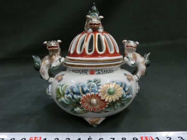 A11030 柿右衛門様式 無銘 色絵菊梅紋 獅子阿吽耳香炉