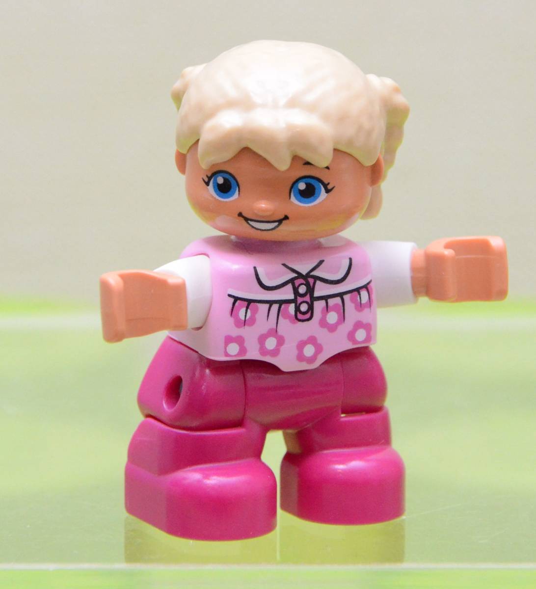 ピンクの金髪 たれ目の女の子 フィグ レアパーツ レゴlegoデュプロduplo 送料安い レゴ デュプロ 売買されたオークション情報 Yahooの商品情報をアーカイブ公開 オークファン Aucfan Com
