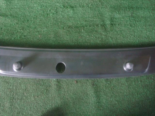キャラバン KR-VWE25 カウルトップパネル 66862-WC70A 66862-VW000