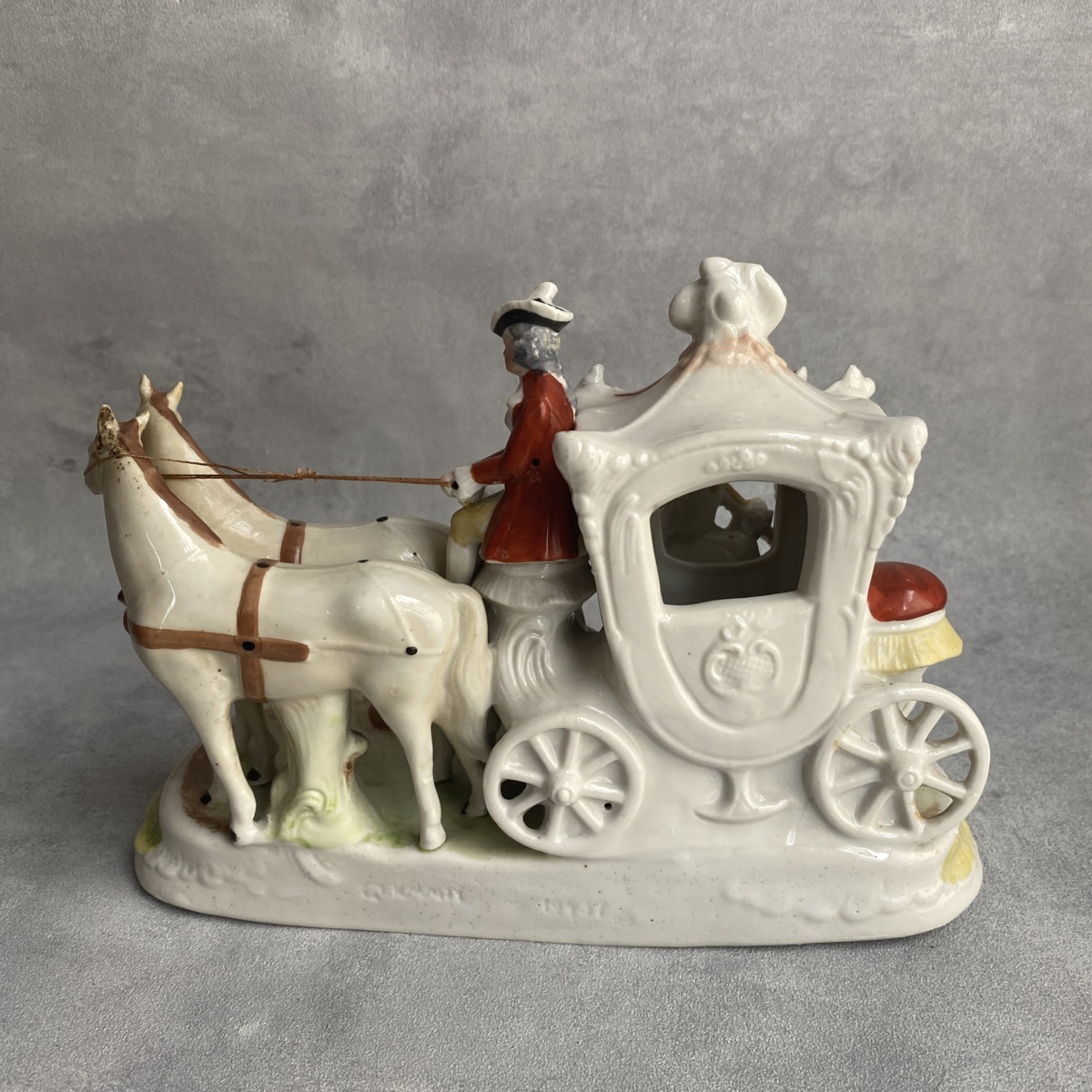 陶器製 置物 オブジェ インテリア 馬車と貴族のフィギュリン フィギュ 