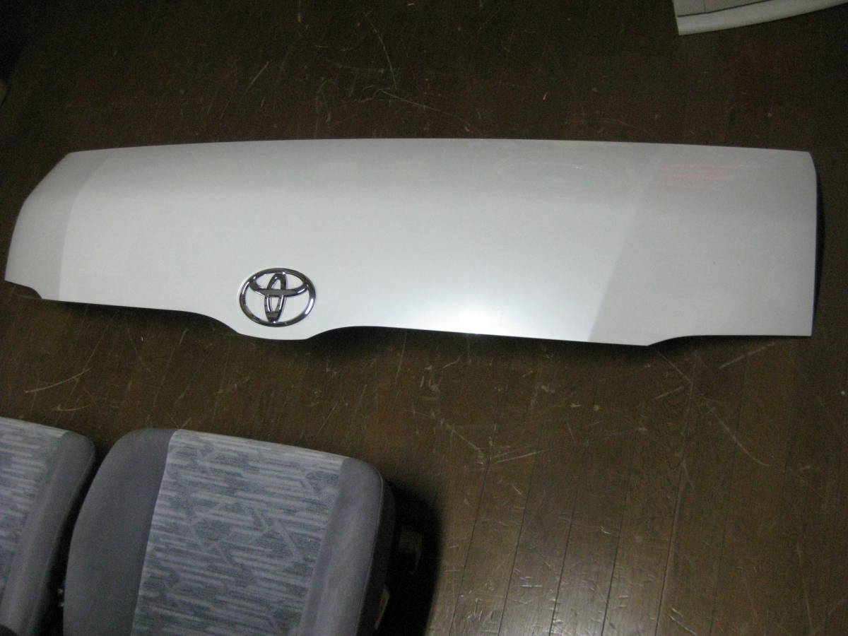 200系 ハイエース ワイド 4型 純正 パールホワイト ボンネット 静岡県富士市まで引き取り歓迎★ 4型 パールホワイト 200系 200系ハイエース 純正リヤスポイラー (M014758)
