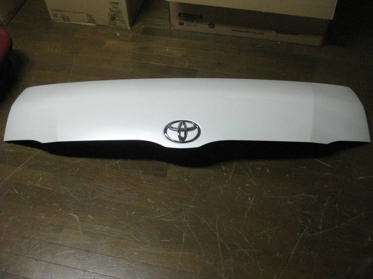 200系 ハイエース ワイド 4型 純正 パールホワイト ボンネット 静岡県富士市まで引き取り歓迎★ 4型 パールホワイト 200系 200系ハイエース 純正リヤスポイラー (M014758)