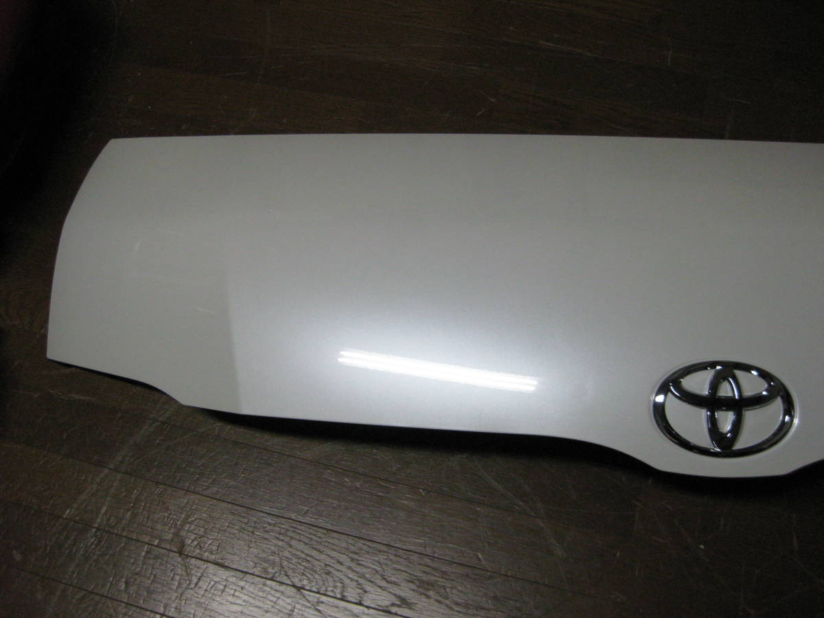 200系 ハイエース ワイド 4型 純正 パールホワイト ボンネット 静岡県富士市まで引き取り歓迎★ 4型 パールホワイト 200系 200系ハイエース 純正リヤスポイラー (M014758)