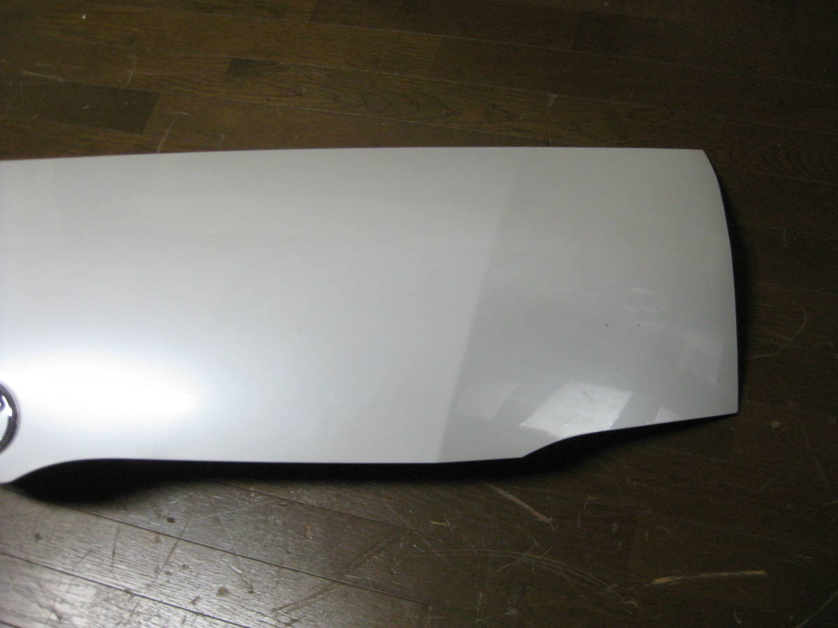 200系 ハイエース ワイド 4型 純正 パールホワイト ボンネット 静岡県富士市まで引き取り歓迎★ 4型 パールホワイト 200系 200系ハイエース 純正リヤスポイラー (M014758)