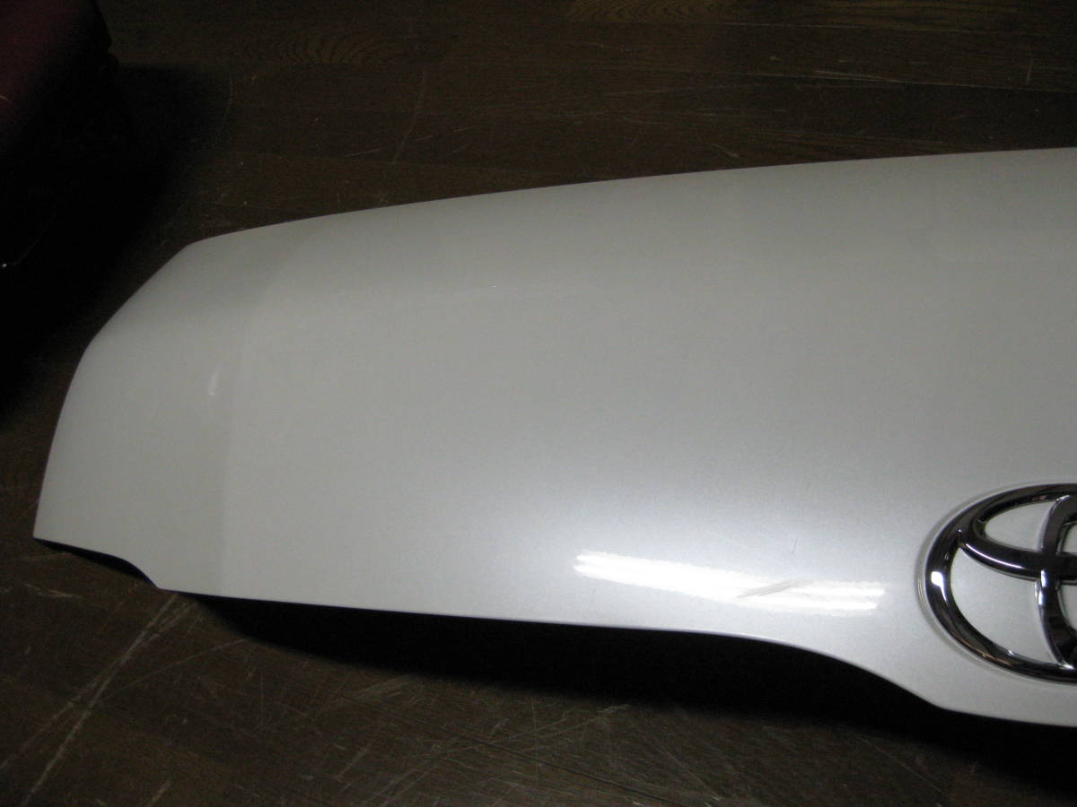 200系 ハイエース ワイド 4型 純正 パールホワイト ボンネット 静岡県富士市まで引き取り歓迎★ 4型 パールホワイト 200系 200系ハイエース 純正リヤスポイラー (M014758)