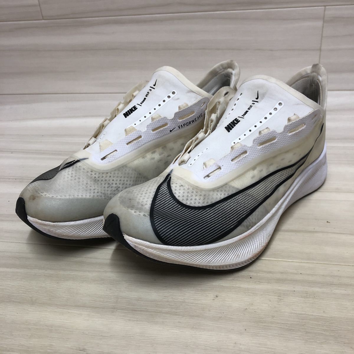 定番人気，新作登場 R'837 NIKE ナイキ ズーム フライ 3 ZOOM FLY 3 AT8240-100 ランニングシューズ スニーカー 26cm ホワイト ブラック モデル(26.0cm)｜売買されたオークション情報、yahooの商品情報をアーカイブ公開 - 26.0cm