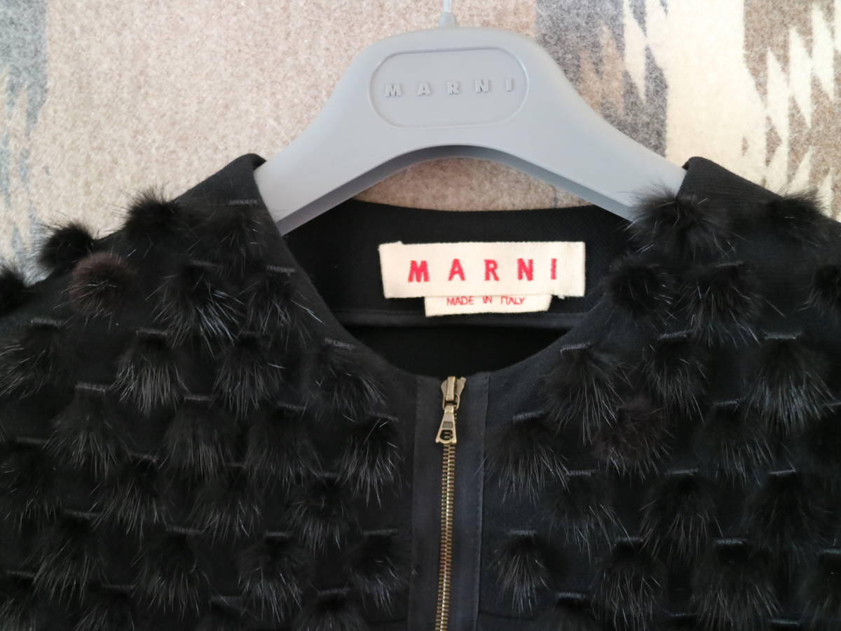 MARNIマルニ バージンウールダブルクレープ ミンクポンポン ジレ