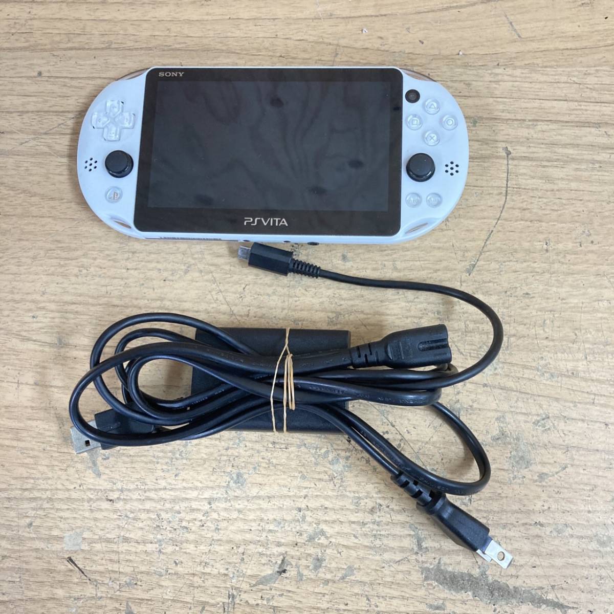 【驚きの破格値，安い】 2-158 PSVITA 本体 グレイシャーホワイト SONY PlayStation VITA PCH-2000(PS Vita本体)｜売買されたオークション情報、yahooの商品情報をアーカイブ公開 - オークファン PS Vita本体