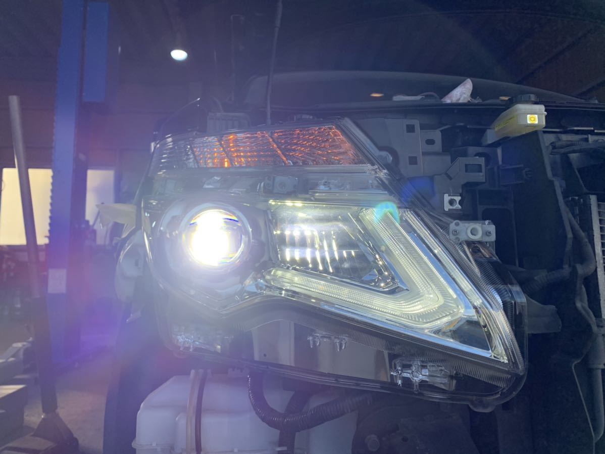 E52エルグランド 中期 後期 純正右ヘッドライト