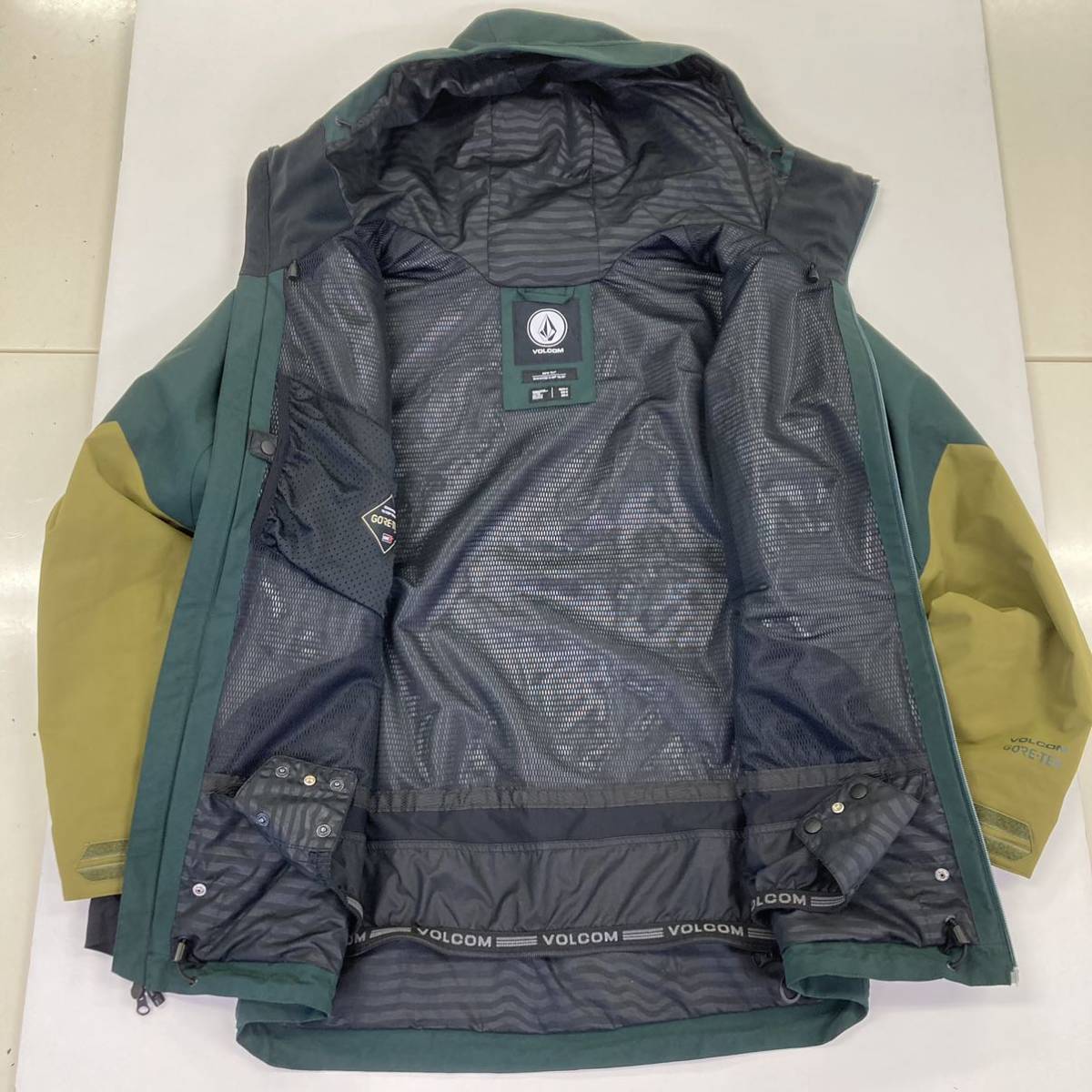 中古 正規 VOLCOM スノーボード ウェア M Resin Gore-Tex Jacket  