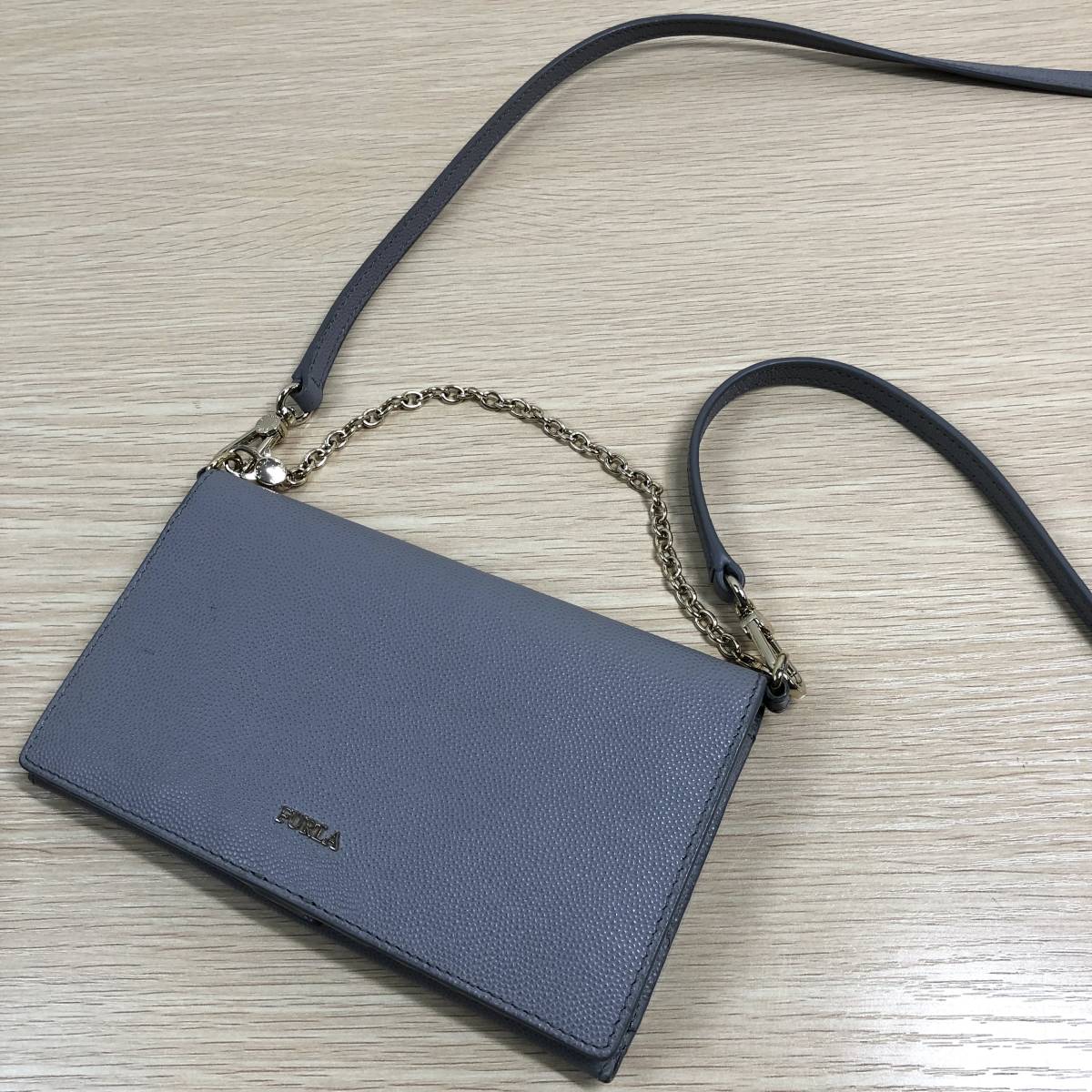 Furla フルラ 2way お財布 ポシェット グレー系 ショルダー 斜め掛け 菊kh 財布 売買されたオークション情報 Yahooの商品情報をアーカイブ公開 オークファン Aucfan Com