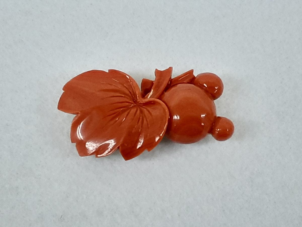 【超激得，お買い得】 和の美 珊瑚帯留 コーラル 和装小物(帯留め)｜売買されたオークション情報、yahooの商品情報をアーカイブ公開 - オークファン 帯留め