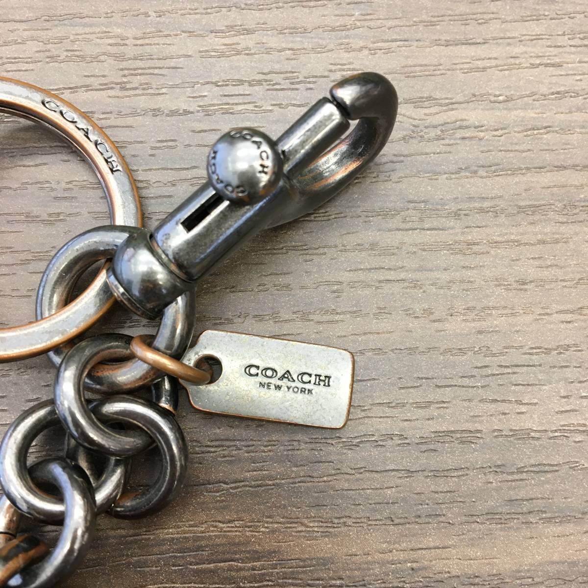 Coach コーチ ミッキーマウス ディズニー キーホルダー キーリング スケートボード コーチ 売買されたオークション情報 Yahooの商品情報をアーカイブ公開 オークファン Aucfan Com